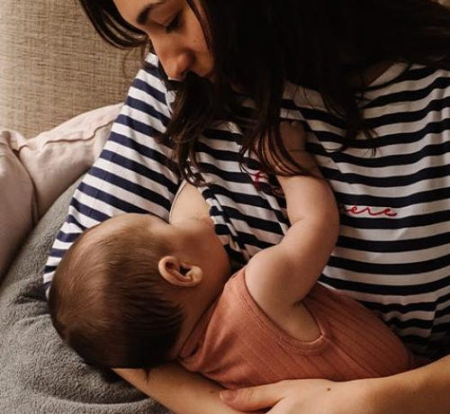 2021_MATERNITY_CAMPAIGN_breastfeedingQ_A_ARTICLE_PHOTO1_0 - Mustela Multi-market - 1