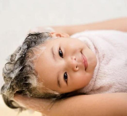 Articol_Cum_sa_previi_i_sa_tratezi_crustele_de_lapte_ale_bebelu_ului_1048x964_a4dbdbfe-bb70-4dc5-bb5d-d59d14e7788a - Mustela Multi-market - 1